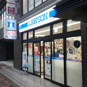 コンビニ　ローソン 東新宿明治通店（コンビニ）まで427m