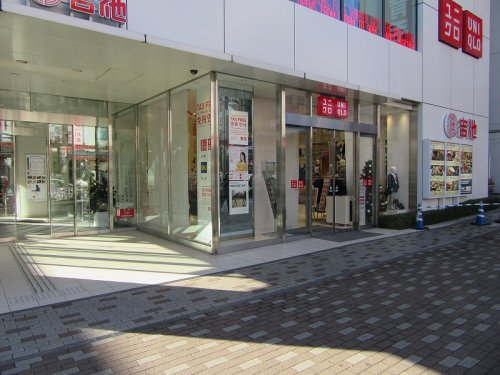 ショッピングセンター　御徒町吉池本店ビル（ショッピングセンター）まで688m
