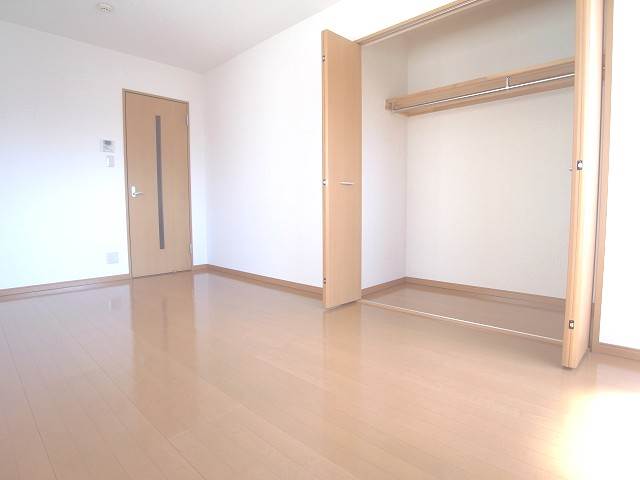 収納　かさばりやすいお洋服もたっぷり収納可能です