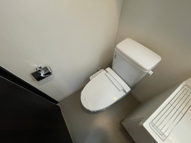トイレ　同物件別部屋写真