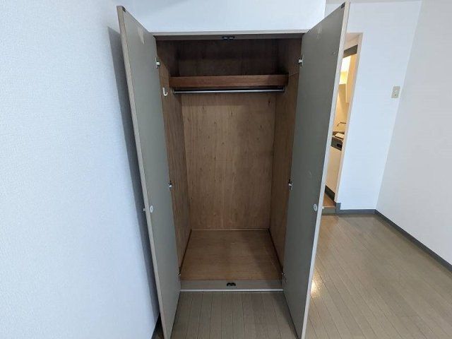 収納　写真は反転タイプ