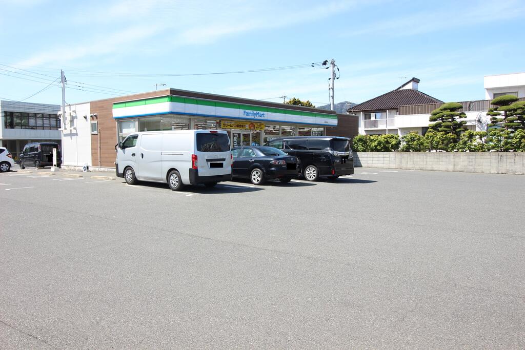 コンビニ　ファミリーマート行橋行事店（コンビニ）まで593m