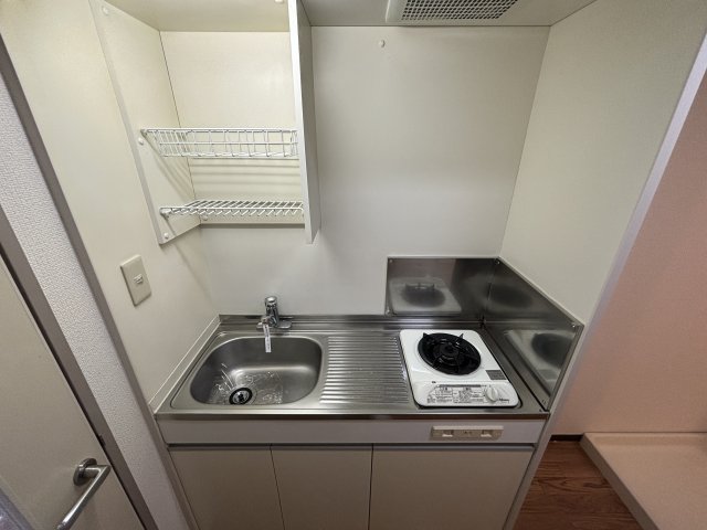 キッチン　※写真は同じマンションの違う部屋のものになります。