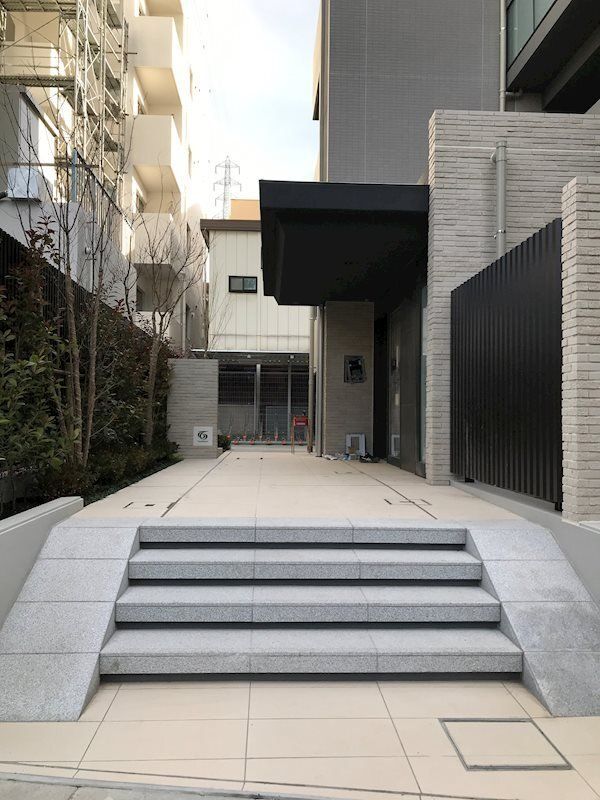 エントランス　駐車場
