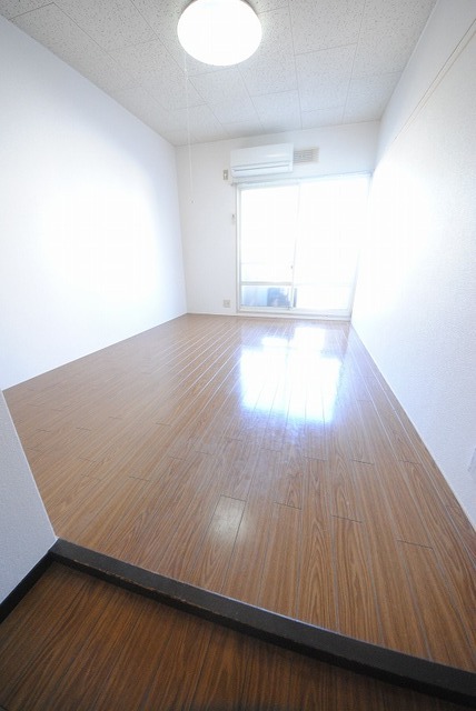 居室・リビング　写真は２０６号室