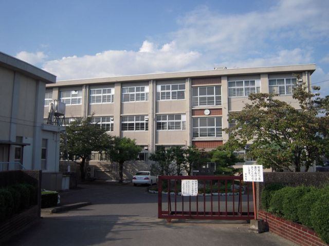 中学校　岐阜市立島中学校（中学校）まで455m