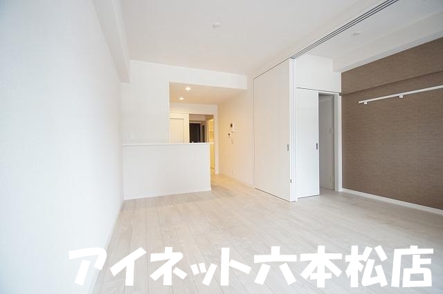 居室・リビング　南向きの明るいお部屋です。