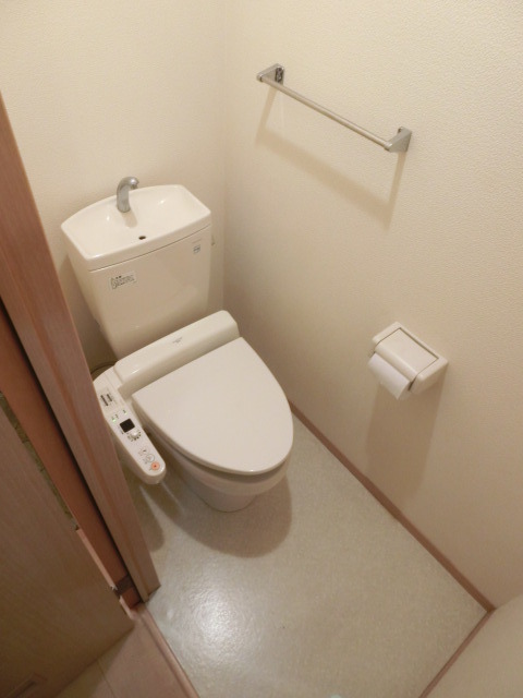 トイレ　ウォシュレット完備のトイレです。