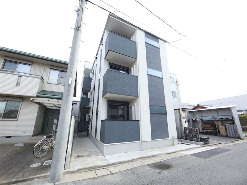 建物外観　外観　オートロック付　宅配ＢＯＸ有り