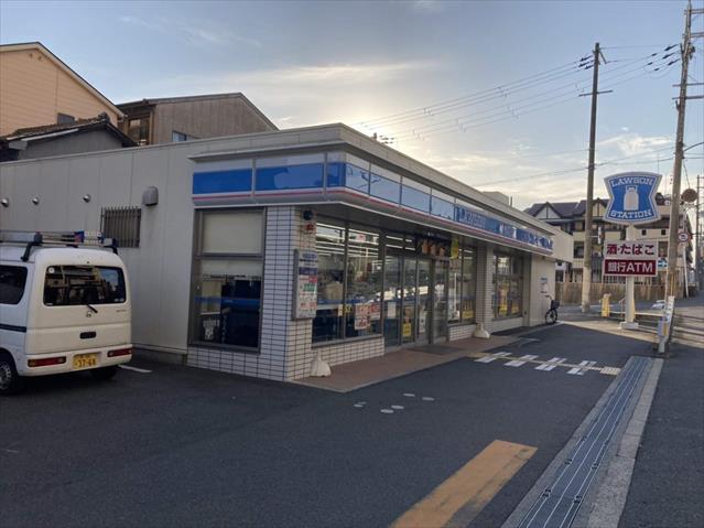 コンビニ　ローソン（コンビニ）まで329m