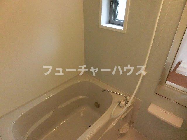 バス・シャワールーム　コンパクトで使いやすいお風呂です