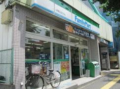 コンビニ　ファミリーマート本駒込駅前店（コンビニ）まで176m
