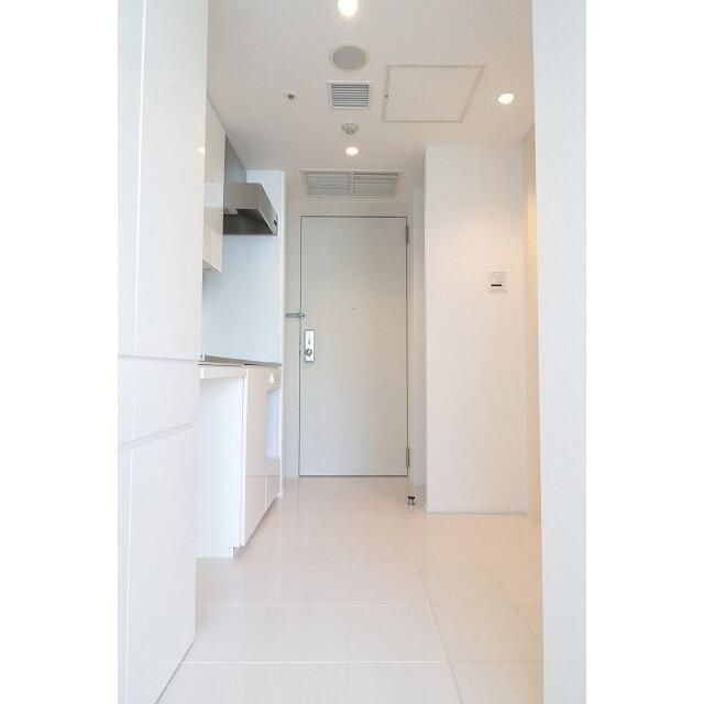 玄関　写真は同タイプ住居です。