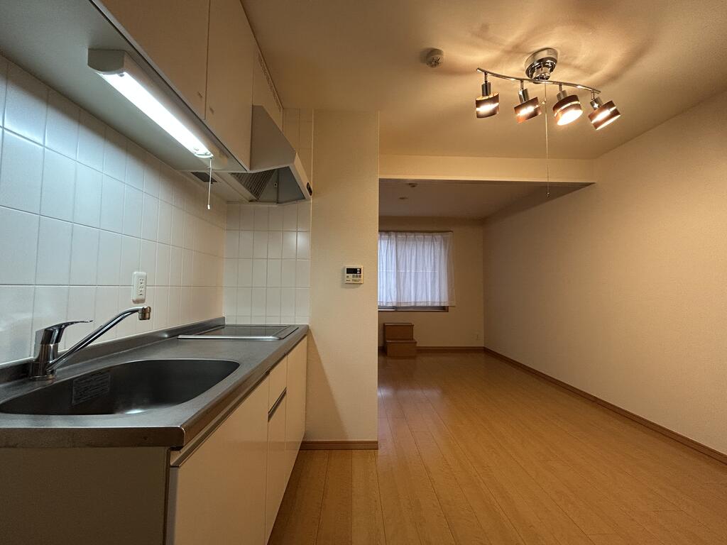 1DK Mansion in Meguro, Tokyo — photo 3 of 3