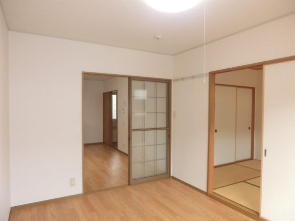 その他部屋・スペース　南側の洋室です。