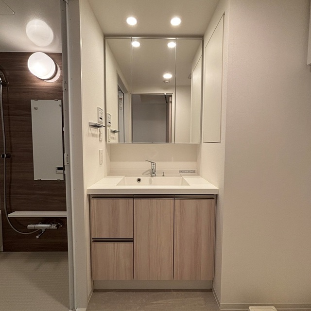 洗面設備　※写真は同タイプ住戸です。