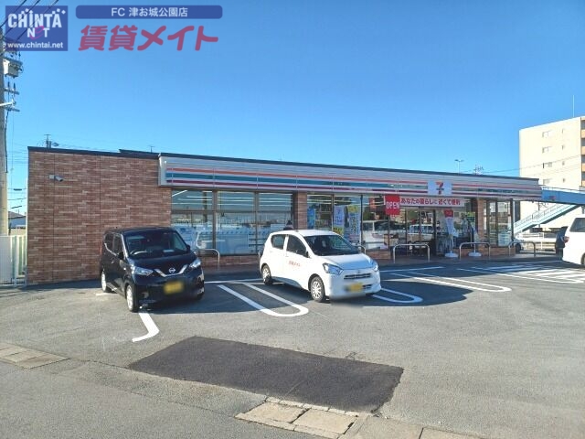 コンビニ　セブンイレブン津市上浜町3丁目店（コンビニ）まで423m
