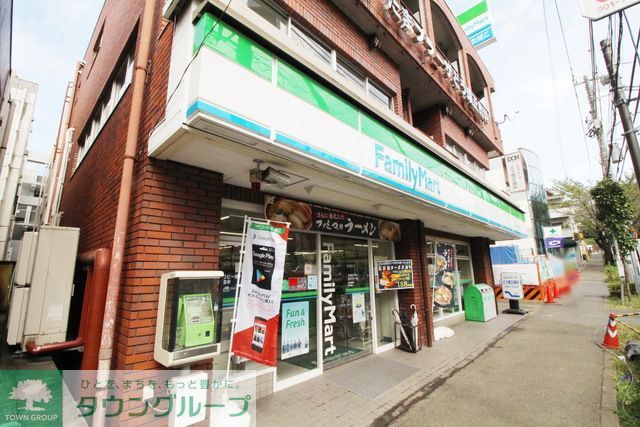コンビニ　ファミリーマートたまプラーザ店（コンビニ）まで330m