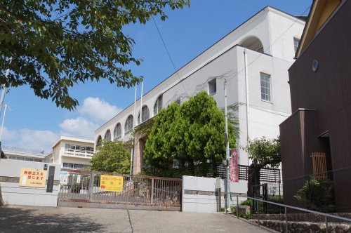 小学校　宝塚市立小浜小学校（小学校）まで476m