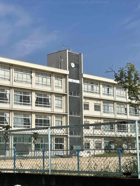 小学校　加古川市立氷丘南小学校（小学校）まで438m
