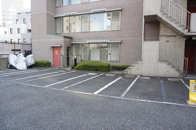 駐車場　★敷地内駐車場★（空き状況・使用料等詳細はご確認下さい）