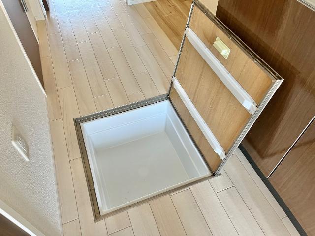 収納　床下収納