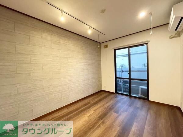 居室・リビング　※別部屋参考写真です
