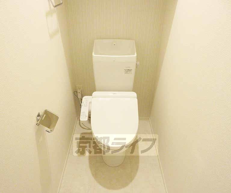 トイレ　勿論ウォシュレット付き