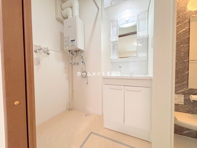 洗面設備　便利な洗面台付きでございます！