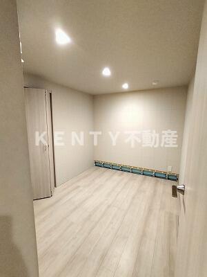 その他部屋・スペース　開放的な寝室です