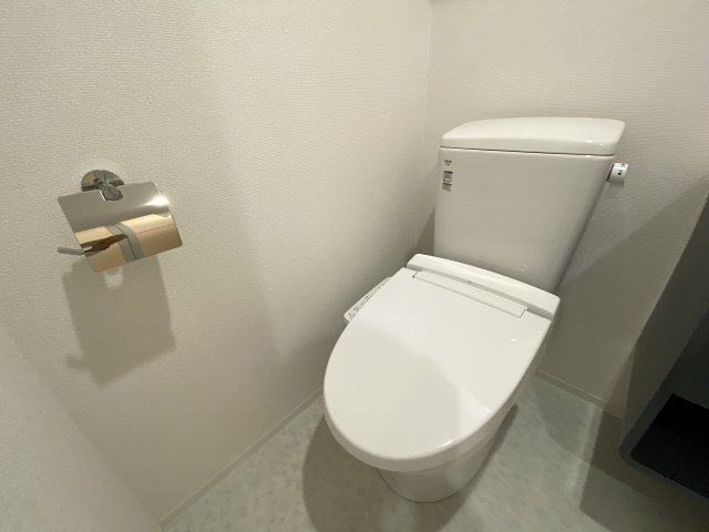 トイレ　※カラータイプは写真と異なります。