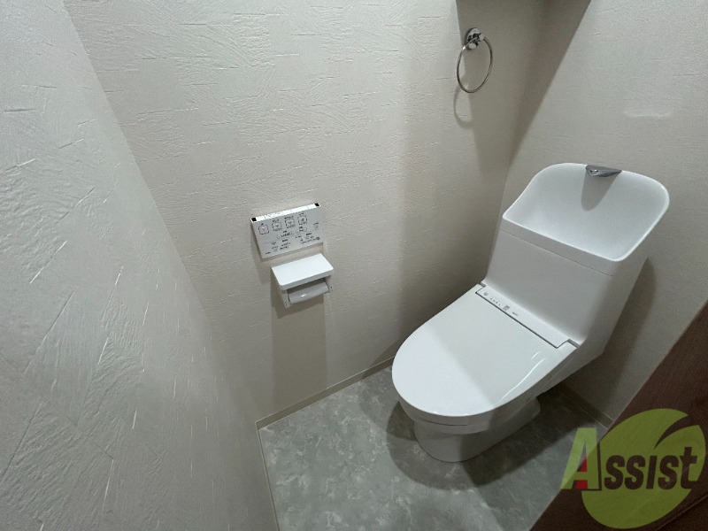 トイレ　ウォシュレット機能がついたトイレです。安心して使用できますね
