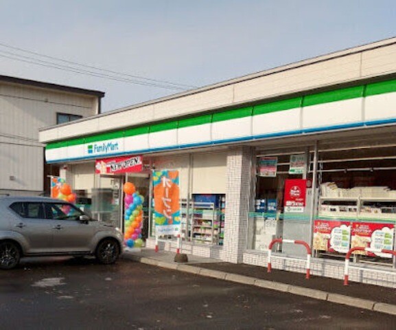 コンビニ　ファミリーマート札幌北33条東10丁目店（コンビニ）まで260m