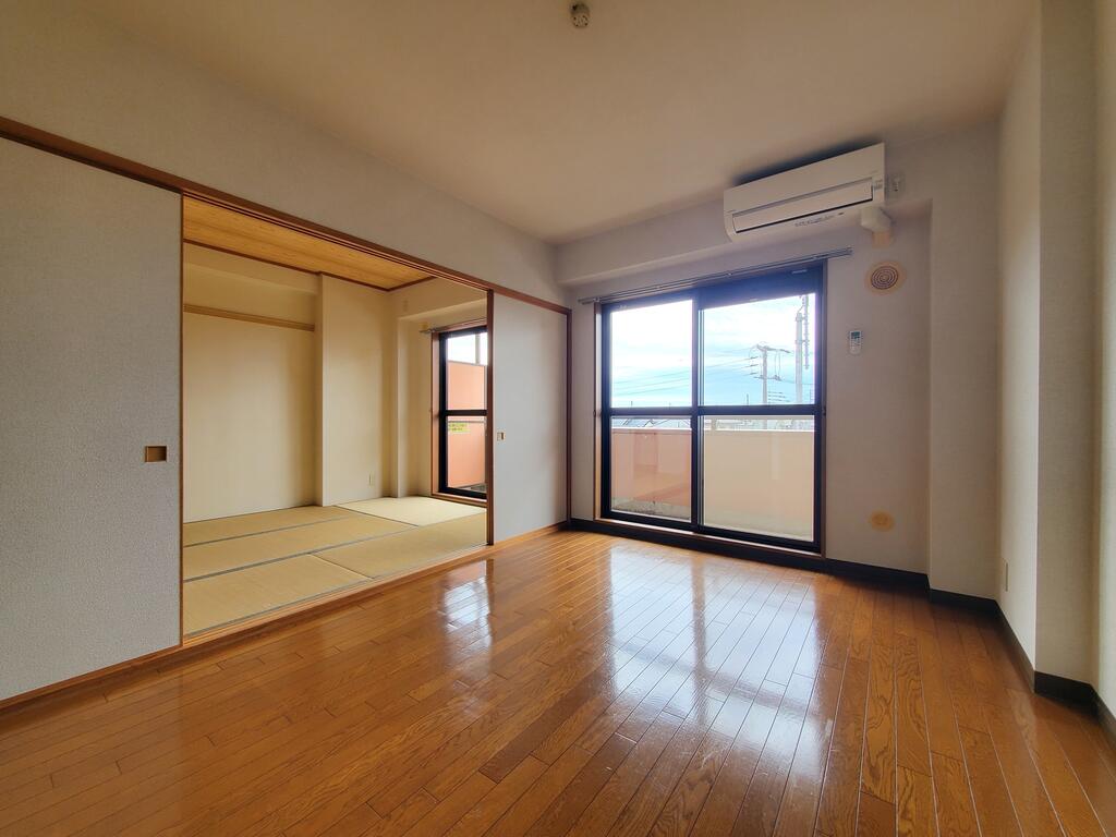 ロイヤルコート老松の居間写真