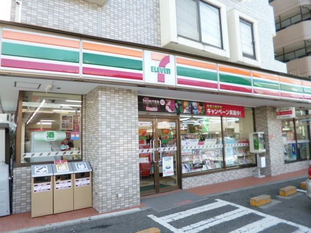 コンビニ　セブンイレブン（コンビニ）まで724m