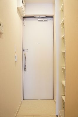 ＪＲ総武線快速 稲毛駅 徒歩7分 3階建 築12年の玄関写真