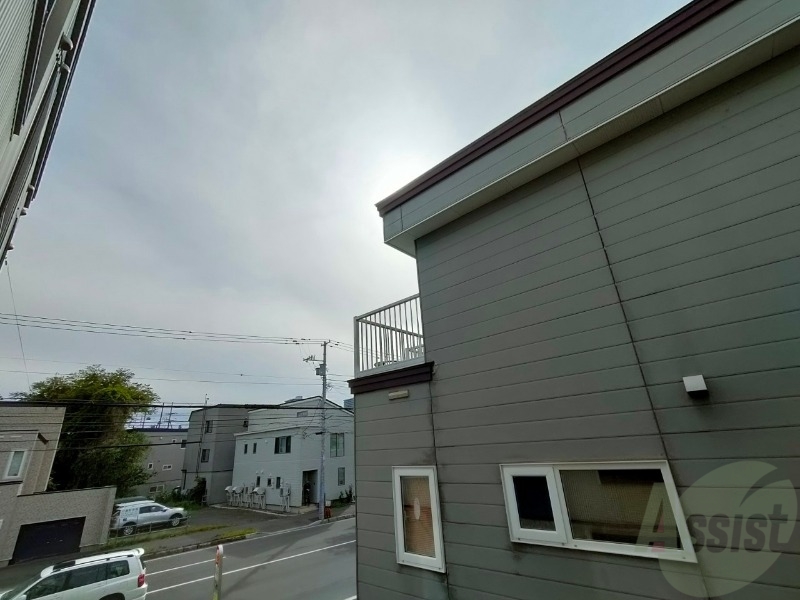 眺望　目の前が開けていて、空を見上げることができます。