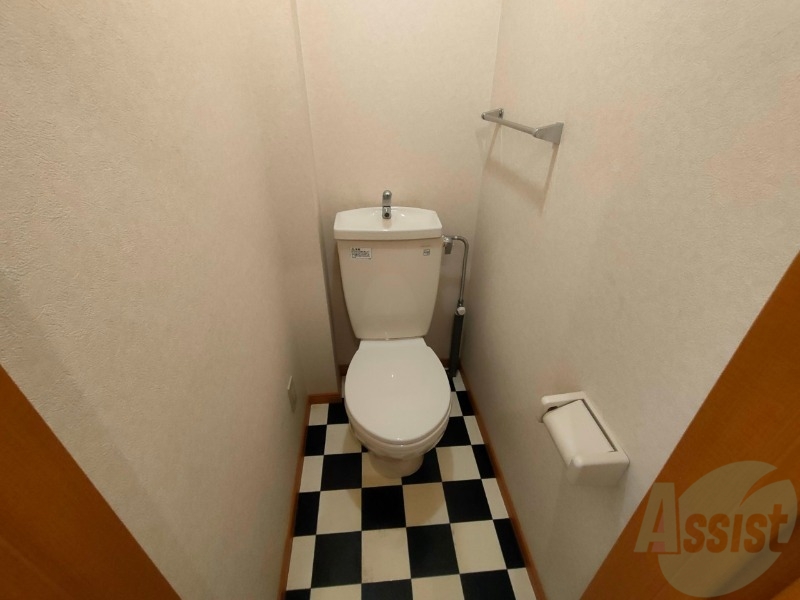トイレ　こちらはトイレです。清潔感があり、安心して使用できます。