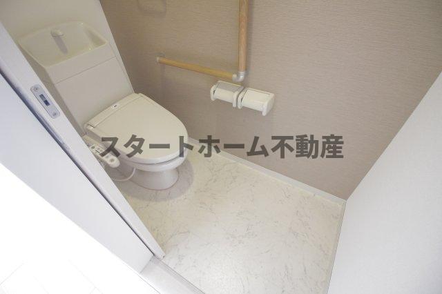 ＪＲ鳴門線 撫養駅 徒歩60分 2階建 築14年のトイレ写真