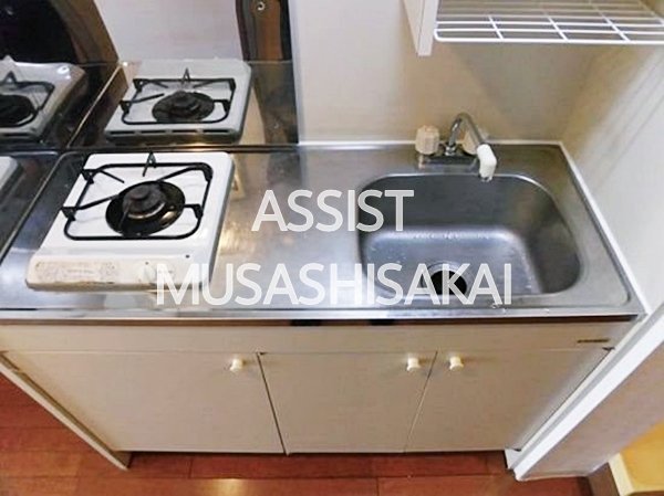 キッチン　写真：設備同仕様の別物件です