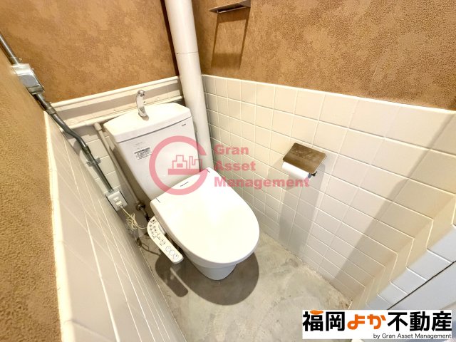 トイレ　落ち着いた色調のトイレです