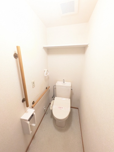 東京メトロ有楽町線 要町駅 徒歩8分 3階建 築29年のトイレ写真