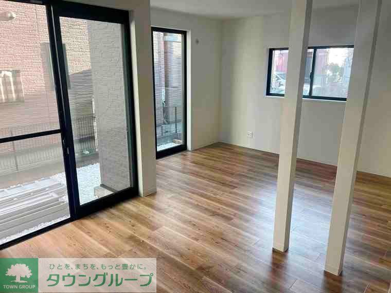 新堀戸建の居間写真
