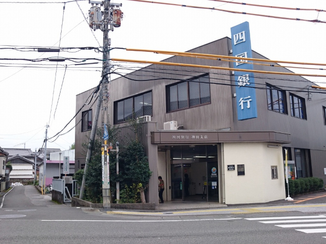 銀行　四国銀行神田支店（銀行）まで319m