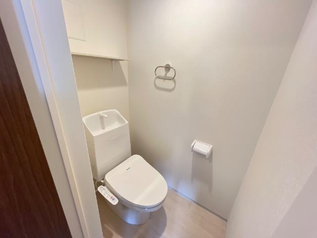 トイレ　シャワー付トイレです。