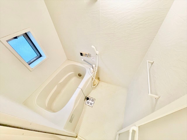 バス・シャワールーム　同一建物内２０１号室内装写真転載