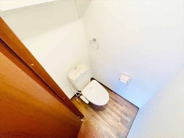 トイレ　同一建物内２０１号室内装写真転載