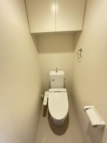 ＪＲ東海道本線 新大阪駅 徒歩5分 15階建 築11年のトイレ写真