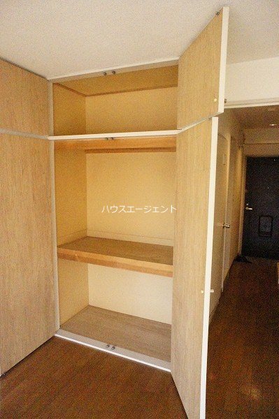 収納　大き目収納が嬉しいですね。※参考画像・反転タイプ