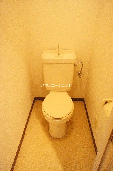 トイレ　一人暮らしに便利なバストイレ別。※参考画像・反転タイプ